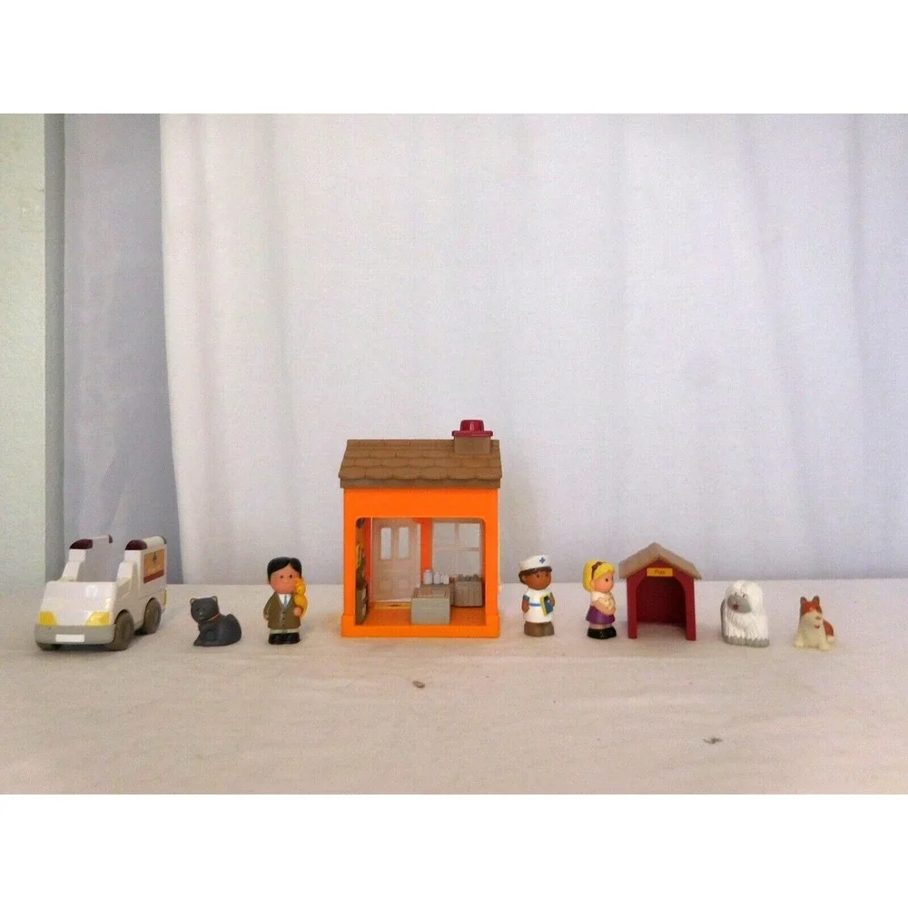 Step 2 Main Street Village Town Little People Pet Vet Clinic w Nurse Ambulance +